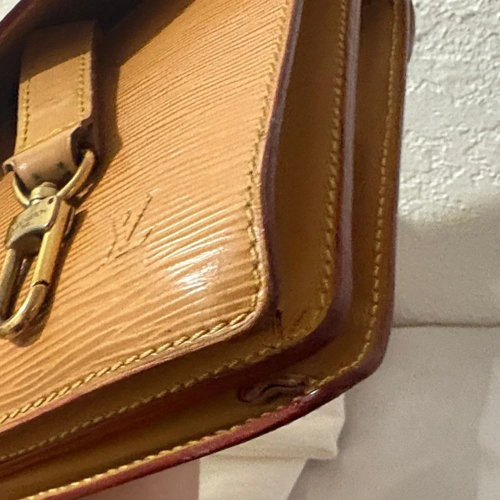 Vintage LV Epi leather - Picture 8 of 12